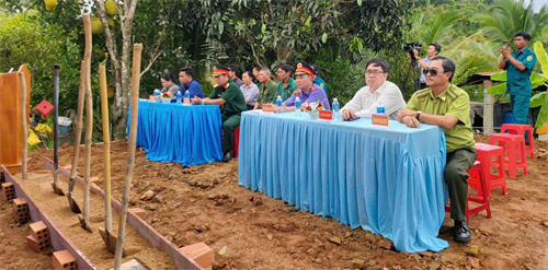 Các cơ quan Nội chính - Tư pháp huyện Hàm Thuận Bắc: Phối hợp xóa nhà tạm, nhà dột nát cho hộ cận nghèo